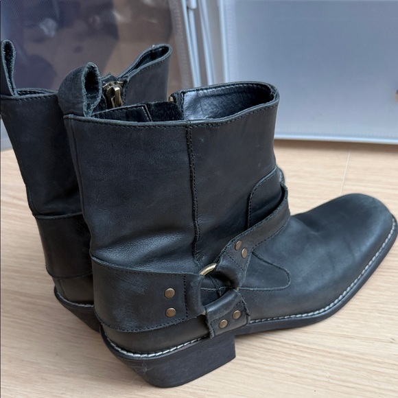 Women’s Black Leather Ankle Boots - Picture 3 of 4